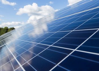 Balkonkraftwerk: Die einfache Montage einer steckfertigen Solaranlage für Heimwerker