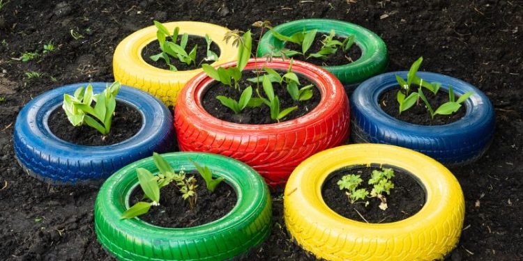 Upcycling im Garten: Kreative Ideen für selbstgemachte Möbel und Gefäße