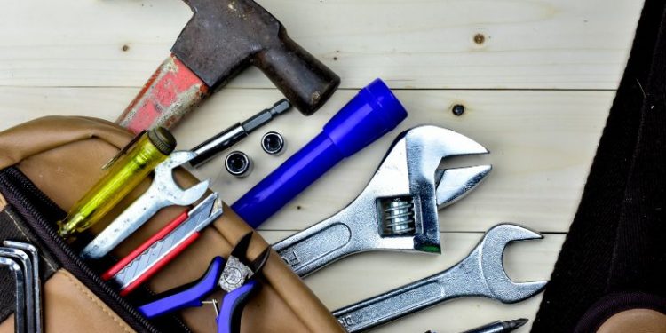 Die grundlegenden Werkzeug, die jeder Heimwerker besitzen sollte