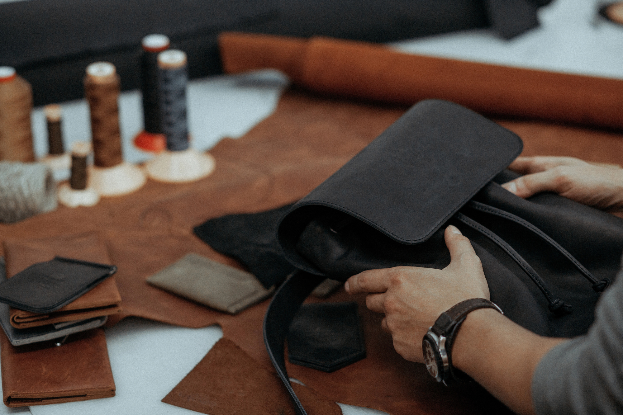 DIY-Anleitung: Ledertasche reinigen & reparieren – so geht’s Schritt für Schritt