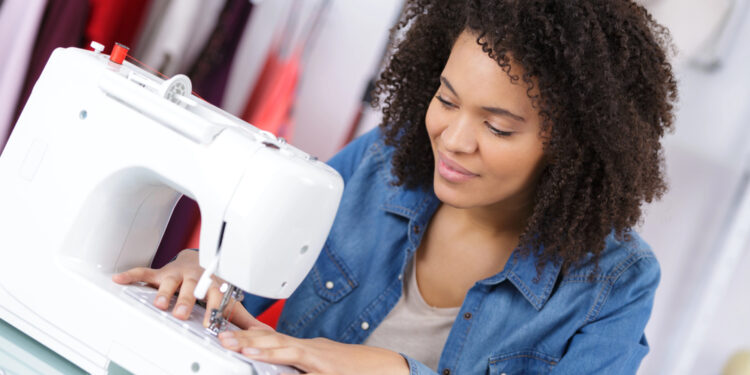 Einzigartig und nachhaltig: Wie man eigene Kleidung selbst herstellt