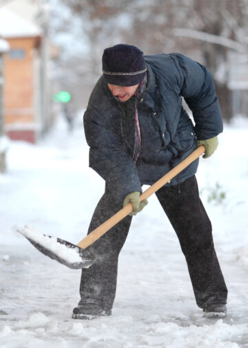 DIY-Streusalz kritisch betrachtet: Wie man Streugut gegen Glätte sinnvoll selbst herstellt