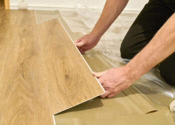 Vinylboden selbst verlegen: So gelingt das Projekt auch ohne Erfahrung