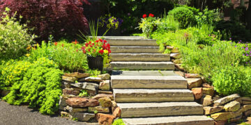 Gartentreppe bauen: Ideen und Materialien für Höhenunterschiede im Garten