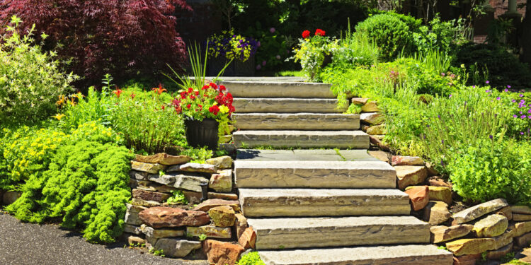 Gartentreppe bauen: Ideen und Materialien für Höhenunterschiede im Garten